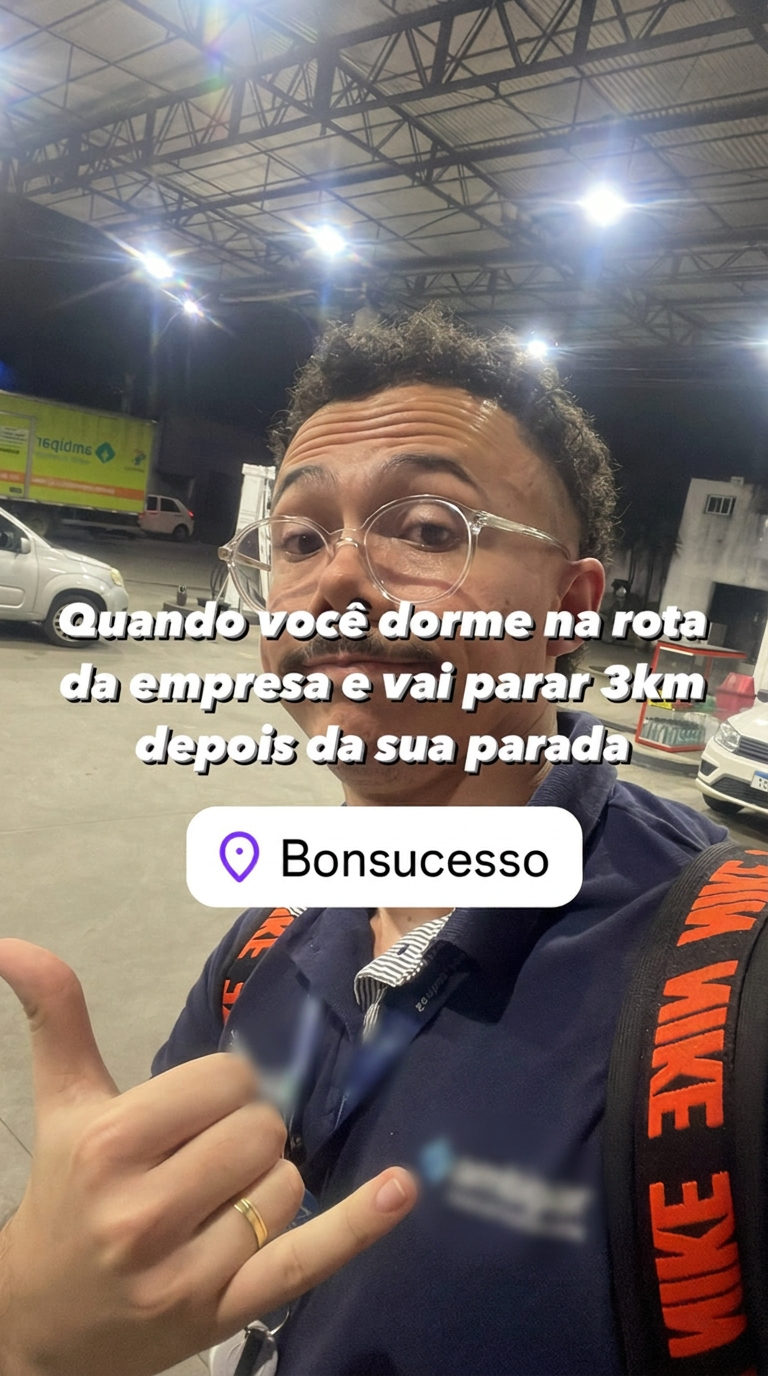 Esrom na época em que trabalhava como CLT, durante um deslocamento de trabalho